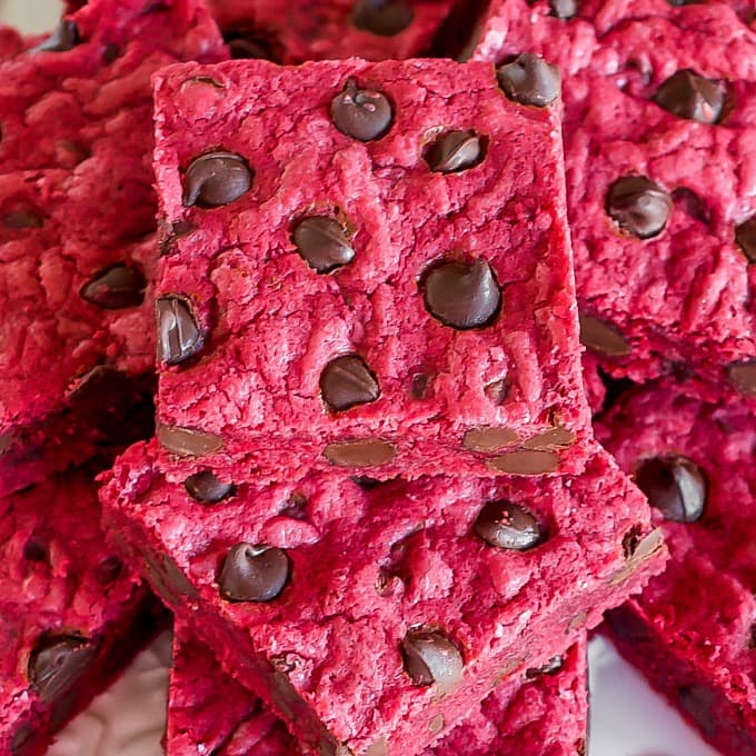 https://backforseconds.com/wp-content/uploads/2017/02/Red-Velvet-Chocolate-Chip-Bars-FG.jpg